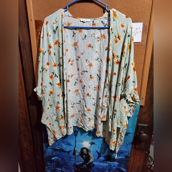 Maurices spring shaw - Picture 1 of 3